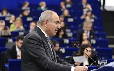 Վարչապետ Նիկոլ Փաշինյանը ելույթ է ունեցել Եվրոպական խորհրդարանում։   «Հայաստանի Կառավարության «Խաղաղության խաչմերուկ» նախագծից բխող ծրագիրը տրանսպորտային նոր հնարավորություններ կստեղծի արեւելքից արեւմուտք եւ հակառակ ուղղությամբ, հարավից հյուսիս եւ հակառակ ուղղությամբ հաղորդակցության համար, ինչը նույնպես դարակազմիկ փոփոխություն է։ Կարեւոր է ընդգծել, որ «Խաղաղության խաչմերուկ» նախագծի մասին առաջին անգամ խոսել եմ հենց 2023 թվականի հոկտեմբերի 17–ին Եվրոպական խորհրդարանի այս ամբիոնից եւ վերը նկարագրված զարգացում