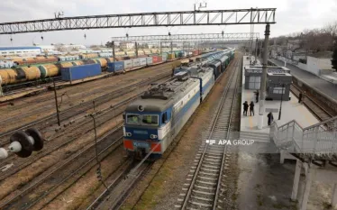 Պարարտանյութերը և հնդկացորենը Հայաստան կուղարկվեն տարանցիկ ճանապարհով՝ Ադրբեջանի տարածքով։ Այս մասին հայտնում են ադրբեջանական ԶԼՄ-ները:  «Ադրբեջանի տարածքով Հայաստան կուղարկվի 4 վագոն պարարտանյութ և 1 վագոն հնդկաձավար»,-ասված է հայտարարության մեջ: