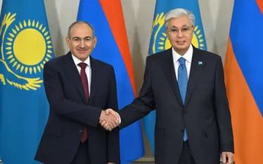 Վարչապետ Նիկոլ Փաշինյանը շնորհավորական ուղերձ է հղել  Ղազախստանի Հանրապետության նախագահ Կասիմ-Ժոմարտ Տոկաևին՝ սահմանադրական հանրաքվեի հաջող անցկացման առիթով:  Ուղերձում նշված է.  «Ընդունեք իմ անկեղծ շնորհավորանքները սահմանադրական հանրաքվեի հաջող անցկացման առիթով, որը հիմնարար քայլ է Ձեր կողմից հռչակված «Արդար Ղազախստանի» կառուցման ուղղությամբ:  Համաժողովրդական քվեարկության արդյունքներով վերստին դրսևորվեց Ղազախստանի Հանրապետության քաղաքացիների պատասխանատու վերաբերմունքը՝ օրենքի գերակայության պայմաններում երկ