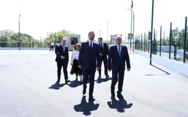 Հայ-թուրքական հարաբերությունների մասին նորության դեպքում կհայտնեմ, այս պահին նորություն չկա: Այս մասին ճեպազրույցի ժամանակ ասել է ԱԺ փոխնախագահ Ռուբեն Ռուբինյանը՝ պատասխանելով հարցին, թե ինչ նորություն կա Հայաստան-Թուրքիա հարաբերություններից:  Հարցին՝ բանակցային գործընթացը կանգնե՞լ է, Ռուբինյանը պատասխանեց. «Չէ՛, չի կանգնել, բայց նոր ասելիք չունեմ»:  Մեկ այլ հարցի, թե երբ է վերջին անգամ խոսել Թուրքիայի հատուկ ներկայացուցիչ Սերդար Քըլըչի հետ, Ռուբինյանը պատասխանեց՝ երկու օր առաջ: