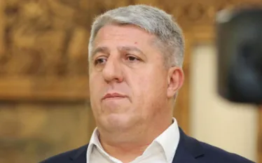 Իրանի դեմ պատերազմը փոփոխելու է ոչ միայն հետպատերազմական Մերձավոր Արևելքը, այլ նաև, դատելով ԱՄՆ-Եվրոպա հակասություններից, նաև այս երկու կենտրոնների միջև հարաբերությունները։ Այս մասին գրել է իրանագետ Վարդան Ոսկանյանը։   «Այդ հարաբերությունների ռազմական հատվածը ուղղակիորեն վերաբերում է ՆԱՏՕ-ին, որի անդամ եվրոպական ոչ մի պետություն, չնայած, ԱՄՆ-ի նախագահի կոչին և բավական կոշտ քննադատությանը, չի ցանկանում ներքաշվել Իրանի դեմ պատերազմում։  Ողջ աշխարհն այժմ, ըստ էության, գտնվում է խոշոր աշխարհաքաղաքական տեղաշարժե