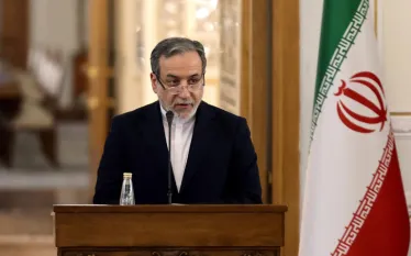 ԱՄՆ-ի և Իսրայելի գործողությունները հանգեցրել են ճգնաժամային իրավիճակի Հորմուզի նեղուցում նավագնացության հարցում։ Այս մասին հայտարարել է Իրանի արտգործնախարար Աբբաս Արաղչին՝ ՄԱԿ-ի գլխավոր քարտուղար Անտոնիու Գուտերեշի հետ հեռախոսազրույցի ընթացքում։   «Հորմուզի նեղուցում տիրող իրավիճակը չի կարելի դիտարկել առանց տարածաշրջանի ընդհանուր իրավիճակը հաշվի առնելու, քանի որ Հորմուզի նեղուցում նավագնացության խաթարումը դարձավ ԱՄՆ-ի և սիոնիստական ռեժիմի սանձազերծած պատերազմի հետևանքը։  Յուրաքանչյուր երկիր կամ միջազգային կ