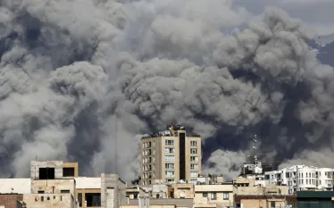 Իրանի բանակը անօդաչու թռչող սարքերով հարվածներ է հասցնել Հորդանանում և Քուվեյթում ԱՄՆ բանակի զինծառայողների տեղակայման վայրերին, ինչպես նաև Բահրեյնում գտնվող ալյումինի արտադրության գործարանին, հայտնում է ՏԱՍՍ-ը։  «Այսօր վաղ առավոտից Իրանի ԶՈւ-ն անօդաչու սարքերով հարվածներ է հասցրել Հորդանանում ԱՄՆ ահաբեկչական բանակի մատակարարման և լոգիստիկայի պահեստին ու ուժերի տեղակայման վայրերին, Քուվեյթի «Արիֆջան» ճամբարում ԱՄՆ զրահատանկային բրիգադի մեքենայացված գումարտակի տեղակայման վայրին, ինչպես նաև Բահրեյնի խոշորագու