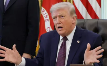 Թրամփը լուրջ կերպով դիտարկում է Միացյալ Նահանգների դուրս գալը ՆԱՏՕ-ից այն բանից հետո, երբ դաշինքը չմիացավ Իրանի դեմ իր պատերազմին: Այս մասին The Telegraph-ին տված հարցազրույցում ասել է ԱՄՆ նախագահ Դոնալդ Թրամփը:   Հարցին, թե արդյոք նա կվերանայի ԱՄՆ անդամակցությունը դաշինքին հակամարտությունից հետո, Թրամփը պատասխանել է.  «Օ՜, այո, ես կասեի, որ դա վերանայման փուլից էլ դուրս է։ Ինձ երբեք ՆԱՏՕ-ն չի տպավորել։ Ես միշտ գիտեի, որ նրանք թղթե վագր են, և ի դեպ, Պուտինը նույնպես դա գիտի»։  Առանձնացնելով Մեծ Բրիտանիան՝ Ա