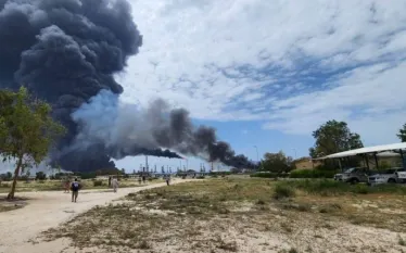 ԱՄՆ-ն և Իսրայելը խախտել են հրադադարը՝ հարձակվելով Իրանի հարավում գտնվող նավթավերամշակման գործարանի վրա, պնդում է իրանական Press TV հեռուստաալիքը  «Խախտելով հրադադարը՝ ամերիկա-իսրայելական ուժերը հարձակվել են Լավան կղզու նավթավերամշակման գործարանի վրա»,- ասված է հեռուստաալիքի հաղորդագրության մեջ։  Ավելի վաղ Իրանի նավթավերամշակման և բաշխման ազգային ընկերությունը հայտարարել էր, որ չորեքշաբթի առավոտյան իրանական Լավան կղզու նավթավերամշակման օբյեկտները ենթարկվել են հակառակորդների հարձակմանը, սակայն ընկերությունը չ