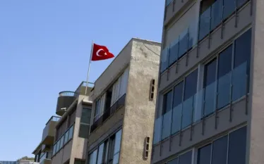 Թուրքիան թույլտվություն չի տրամադրել Իսրայելի նախագահ Իցհակ Հերցոգի՝ դեպի Աստանա ուղևորվող ինքնաթիռին անցնելու իր օդային տարածքով, հայտնում է քաղաքացիական ավիացիայի HavasosyalMedya լրատվական պորտալը, հաղորդում է ՌԻԱ Նովոստի-ն:  Թուրքիայի երկինքը փակ է զենք տեղափոխող բոլոր ինքնաթիռների և Իսրայելի պաշտոնական պատվիրակությունների համար, սակայն բաց է երրորդ երկրների կանոնավոր քաղաքացիական չվերթների համար. իսրայելական ավիաընկերությունները կարող են օգտագործել Թուրքիայի երկինքը տարանցիկ թռիչքների համար, ավելի վաղ Ռ