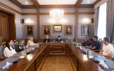 Հունիսի 5-ին Ն.Ս.Օ.Տ.Տ. Գարեգին Երկրորդ Ծայրագույն Պատրիարք և Ամենայն Հայոց Կաթողիկոսն ընդունեց «Մարդու իրավունքների և Ցեղասպանագիտության կենտրոն» հասարակական կազմակերպության ներկայացուցիչներին։  Հանդիպման ընթացքում կազմակերպության նախագահ Լիլիթ Մարտիրոսյանը Նորին Սրբությանը ներկայացրեց կենտրոնի գործունեության հիմնական ուղղությունները, իրականացվող գիտակրթական ծրագրերը և առաջիկա նախաձեռնությունները։  Ամենայն Հայոց Կաթողիկոսն իր օրհնությունն ու գնահատանքը բերեց ներկաներին՝ ցեղասպանագիտության ոլորտում իրականաց