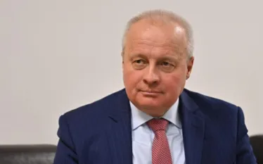 Հայաստանում Ռուսաստանի դեսպան Սերգեյ Կոպիրկինը Մոսկվայում խորհրդակցություններից հետո վերադարձել է Երևան և վերսկսել է իր պարտականությունները։ Այս մասին ՏԱՍՍ-ին հայտնել է Ռուսաստանի արտաքին գործերի նախարարությունը։  Գերատեսչության փոխանցմամբ Կոպիրկինը Ռուսաստանի օրվա կապակցությամբ ընդունելություն կկազմակերպի։  Հիշեցնենք, որ մայիսի վերջին Կոպիրկինը վերադարձել էր Մոսկվա՝ Եվրոպական Միության հետ մերձեցման ուղղությամբ Հայաստանի ղեկավարության քայլերի վերաբերյալ խորհրդակցություններ անցկացնելու համար։