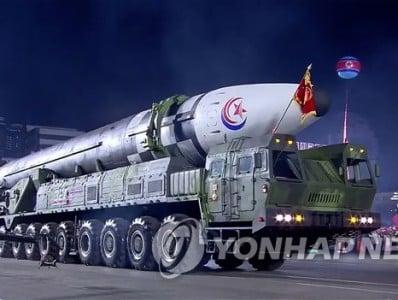 Հարավկորեական «Yonhap» ԶԼՄ-ն հայտարարել է Փհենյանում անցկացվող շքերթին պինդ վառելիքով հրթիռների հայտնվելու մասին