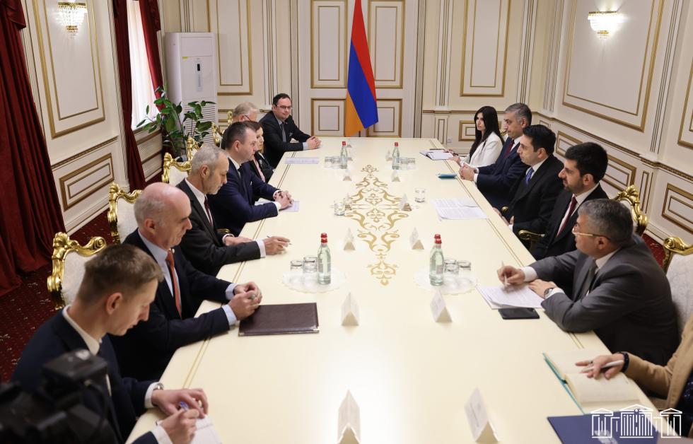Տեղեկացված ենք Լաչինի ճգնաժամից. դա ամենևին բնապահպանների հարց չէ. Մարիան Քերի