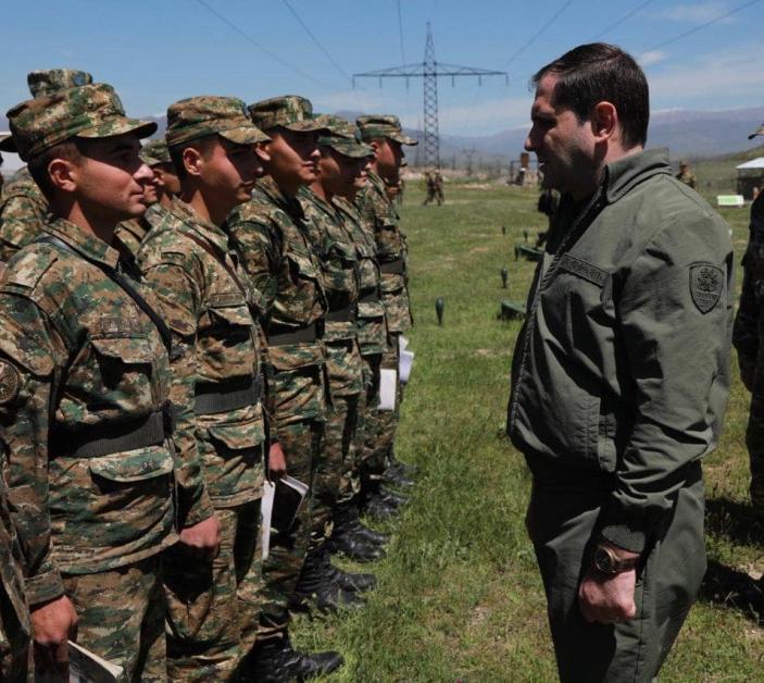 Շարունակվում են Սուրեն Պապիկյանի անակնկալ ստուգայցերը զորամասեր