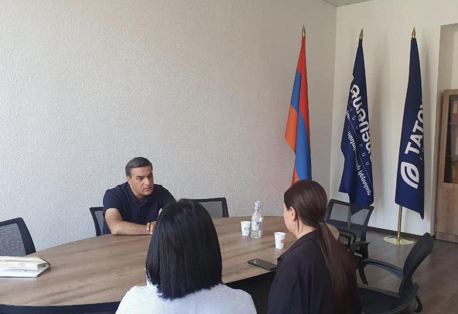Ադրբեջանական կողմը, նախապես տեղեկացված լինելով և Վագիֆ Խաչատրյանին առևանգելու ակնհայտ մտադրությամբ, նրան խաբեությամբ է բերել իրենց մոտ․ Արման Թաթոյան