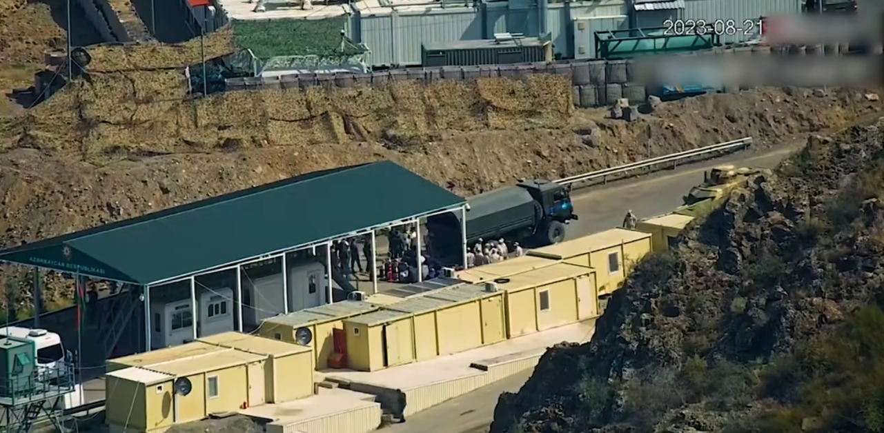 41 քաղաքացի Արցախից տեղափոխվել է Հայաստան. ադրբեջանցիները ստիպել են նրանց ոտքով անցնել Հակարիի կամուրջը. ՏԵՍԱՆՅՈՒԹ