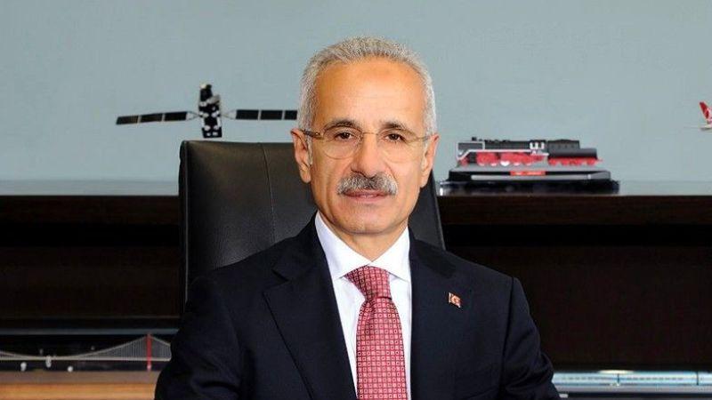 «Զանգեզուրի միջանցքի» բացումը կմեծացնի բեռնափոխադրումների ծավալը Միջին միջանցքի ուղղությամբ՝ տարեկան 1 մլն տոննայից հասցնելով 25 մլն տոննայի, «TRT Haber»-ի հետ զրույցում ասել է Թուրքիայի տրանսպորտի և ենթակառուցվածքների նախարար Աբդուլքադիր Ուրալօղլուն։ «Զանգեզուրի միջանցքը» կդառնա Բաքու-Թբիլիսի-Կարս երկաթուղու այլընտրանքը, հայտարարել է Ուրալօղլուն՝ շեշտելով՝ այն նաև կդառնա թյուրքական աշխարհը միավորող գործոն, կնպաստի Թուրքիայում արդյունաբերության, տեխնոլոգիայի և զբոսաշրջության զարգացմանը։ Թուրքիայի տրանսպորտի