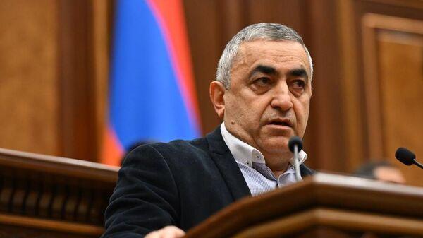 աժ