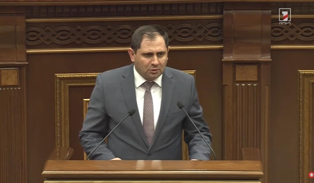 ՊՆ-ն ուշի ուշով հետևում է ամենին. Պապիկյանը՝ սահմանին կրակոցների մասին