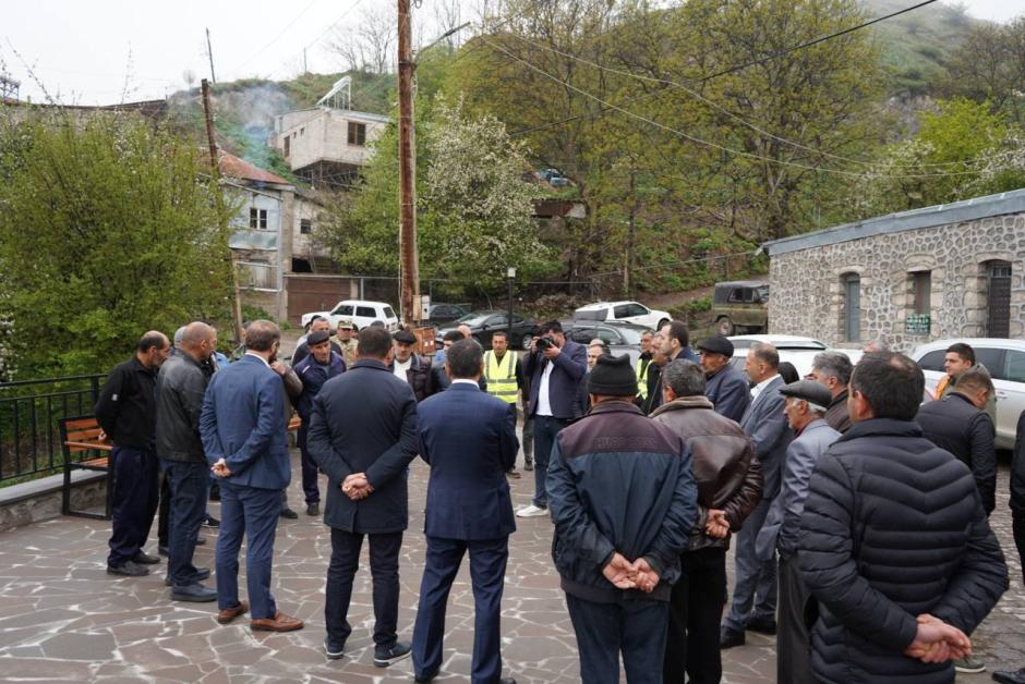 Նախարարը բնակիչների հետ զրույցում ևս մեկ անգամ փաստել է, որ համայնքների, հատկապես սահմանամերձ բնակավայրերի զարգացման հիմնական նախապայմանը կայուն և երկարատև խաղաղության հաստատումն է, ինչը նաև բնակիչների կողմից է ողջունվել, նրանք նշել են, որ խաղաղության ապահովումն անհրաժեշտ պայման է համայնքների ավելի արդյունավետ զարգացման համար։