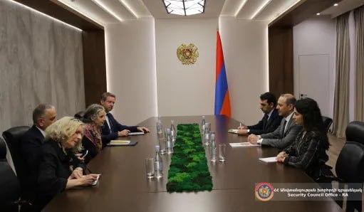 ԱԽ