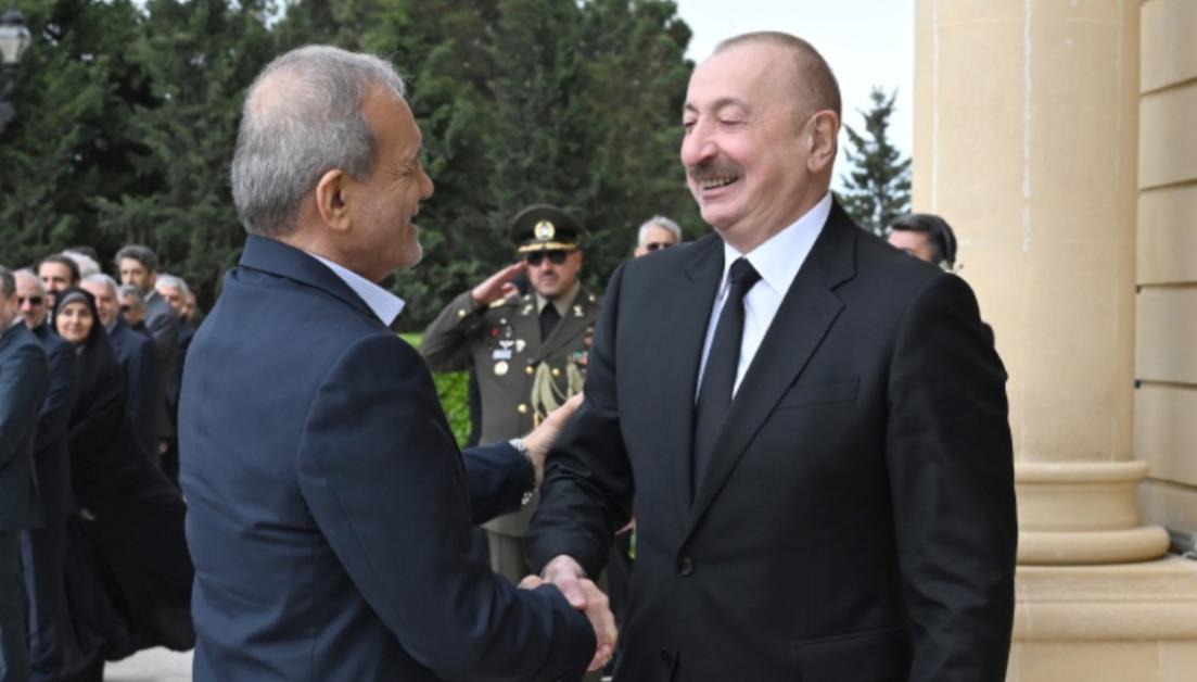 Թույլ չենք տա, որ ոմանք փչացնեն մեր հարաբերություններն Ադրբեջանի հետ կամ տարաձայնություններ առաջացնեն մեր միջև. այս մասին, Mehr-ի փոխանցմամբ, ասել է Իրանի նախագահ Մասուդ Փեզեշքիանը Բաքվում Ադրբեջանի նախագահ Իլհամ Ալիևի հետ հանդիպմանը:  «Միասին մենք կարող ենք խաղաղություն և անվտանգություն հաստատել տարածաշրջանում և լուծել մեր խնդիրները», - ընդգծել է Փեզեշքիանը։  Հիշեցնենք, որ այսօրվա հանդիպմանը Փեզեշքիանն ասել է, որ Ղարաբաղն Ադրբեջանի «անքակտելի» (չակերտները՝ Tert.am) մասն է:  Փեզեշքիանն այսօր ժամանել է Ադրբե