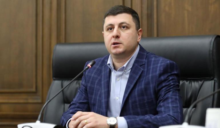 Առաջնագծում հրադադարի խախտումներ հրահրելուն զուգահեռ Ադրբեջանը ավիացիայի մասնակցությամբ տակտիկական զորավարժություններ է իրականացնում: Այս մասին ֆեյսբուքյան էջում գրել է ԱԺ «Պատիվ ունեմ» խմբակցության քարտուղար Տիգրան Աբրահամյանը։  «Ուշագրավ է, որ սցենարային մասն այդ զորավարժությունների ենթադրում է մարտական դիրքերի գրավում, ապա բնակավայրում հատուկ օպերացիայի իրականացում:  Ադրբեջանը ռազմական բաղադրիչից զատ մեծ ուշադրություն է դարձնում Հայաստանի դեմ գործելու քաղաքական, հոգեբանական և քարոզչական ասպեկտներին, որի 