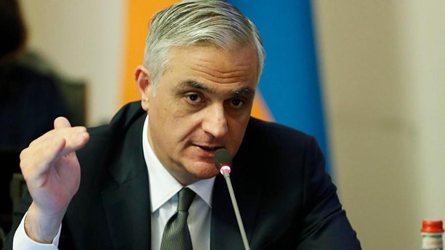 Փոխվարչապետ Մհեր Գրիգորյանի գրասենյակն արձագանքել է մամուլի հրապարակումներից մեկին։  «Hraparak.am կայքում ս.թ. հունիսի 10-ին հրապարակված «Հաջիևն ու Արմեն Գրիգորյանն արդեն գծել են սահմանը. ըստ նախագծի` հակառակորդին է հանձնվելու եւս 180 ք/կմ» խորագրով հոդվածում ներկայացված տեղեկատվությունն ամբողջապես սուտ է և չի համապատասխանում իրականությանը: Սահմանազատման գործընթացի վերաբերյալ բոլոր հարցերը քննարկվում են բացառապես Հայաստանի Հանրապետության և Ադրբեջանի Հանրապետության միջև պետական սահմանի սահմանազատման և սահման