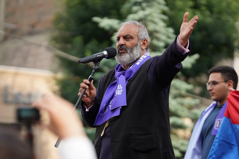 Փաշինյանը քաղաքական բռնшճնշումներ իրականացնելու համար օգտագործել է անհայտ մարդկանց կողմից 1 տարի առաջ պատրաստված, բայց այդպես էլ կյանքի չկոչված ինչ-որ թուղթ. «Սրբազան Պայքար»