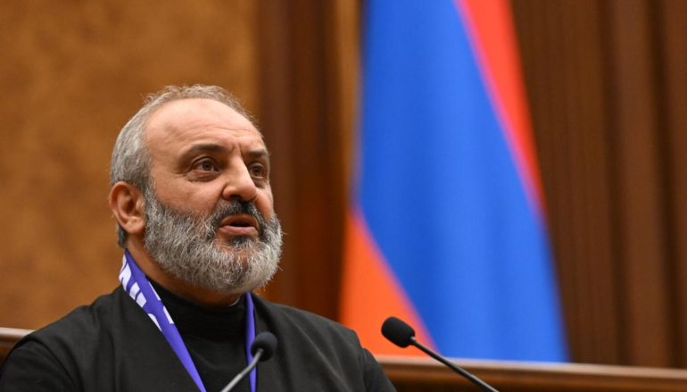 Բագրատ Գալստանյանին մեղադրանք է ներկայացվել՝ ահաբեկչություն, զանգվածային անկարգություն  հոդվածներով: Կալանավորելու միջնորդություն է ներկայացված, շուտով կտանեն դատարան: Այս մասին լրատվամիջոցներին փոխանցել է նրա փաստաբանը: