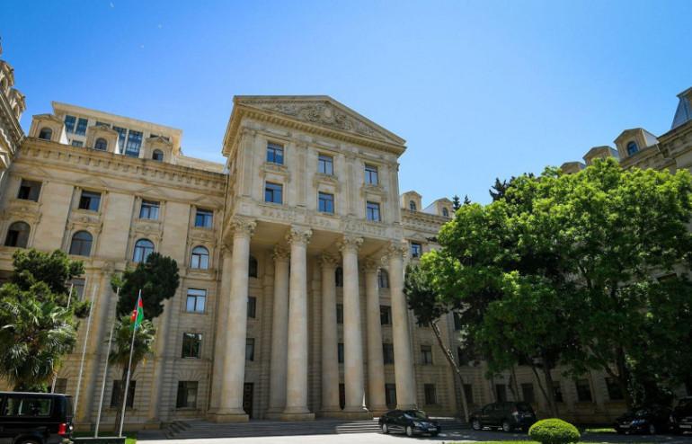 Այսօր՝ հուլիսի 1-ին Ռուսաստանի արտաքին գործերի նախարարության շենքում կայացած հանդիպման ժամանակ Ռուսաստանի Դաշնությունում Ադրբեջանի դեսպան Ռահման Մուստաֆաևը բողոքի նոտա է հղել ռուսական կողմին՝ Եկատերինբուրգում ադրբեջանցիների, որոնց թվում եղել են ինչպես Ադրբեջանի, այնպես էլ Ռուսաստանի քաղաքացիներ, սպանության և դաժան ծեծի ու վնասվածքների կապակցությամբ։ Այս մասին նշել է Ադրբեջանի արտաքին գործերի նախարարության մամուլի քարտուղար Այհան Հաջիզադեն։  Նոտայում նաև կտրուկ բողոք է արտահայտվել ադրբեջանցիների հարցաքննությ