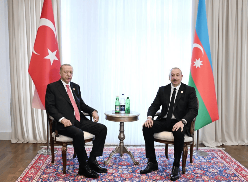 Թուրքիան ակնկալում է, որ Հայաստանի և Ադրբեջանի միջև կստորագրվի համաձայնագիր, որը կբավարարի Բաքվի օրինական պահանջները: Այս մասին հայտարարել  է Թուրքիայի նախագահ Ռեջեբ Թայիփ Էրդողանը Ադրբեջանի նախագահ Իլհամ Ալիևի հետ հանդիպմանը։ 