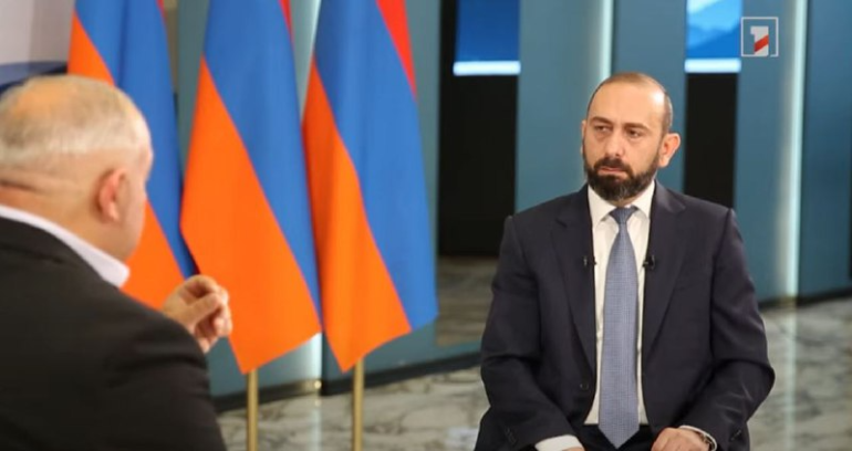 Ժամանակն է, որ Ադրբեջանի ամենաբարձր մակարդակում էլ խաղաղության մասին կոչեր հնչեն, դադարեցվի այն խոսույթը, որը սնում է ժողովուրդների վախերը, հավելյալ թշնամանքի գեներացում չլինի։ Այս մասին հայտարարել է ԱԳ նախարար Արարատ Միրզոյանը։   «Քանի մենք խաղաղություն ենք կառուցում Ադրբեջանի հետ, գերիների հարցի ամբողջական լուծումը ավելի հեշտ է դառնում»,-նշել է Միրզոյանը՝ անդրադառնալով գերիների վերադարձի հարցին։  Նախարարաը նշել է, որ դիմել են ԵԱՀԿ ՄԽ լուծարման համար։  «Ադրբեջանի հետ միասնաբար գտնում ենք, որ այդ կառույցներ