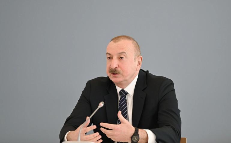 Ադրբեջանի նախագահ Իլհամ Ալիևը հարցազրույց է տվել Fox News-ին։ Նա, մասնավորապես, խոսել է այսպես կոչված «Զանգեզուրի միջանցքի» մասին։   Նրա խոսքով՝ դա կդառնա միջազգային տրանսպորտային երթուղիների կարևոր օղակներից մեկը։ Ըստ Ալիևի՝ «Զանգեզուրի միջանցքի» վերաբերյալ ձեռք բերված համաձայնությունն ուղղված չէ որևէ մեկի դեմ․ Սա միացնող նոր նախագիծ է, որը կդառնա միջազգային տրանսպորտային երթուղիների կարևոր օղակներից մեկը»,-ասել է նա՝ Fox News-ին տված հարցազրույցում: