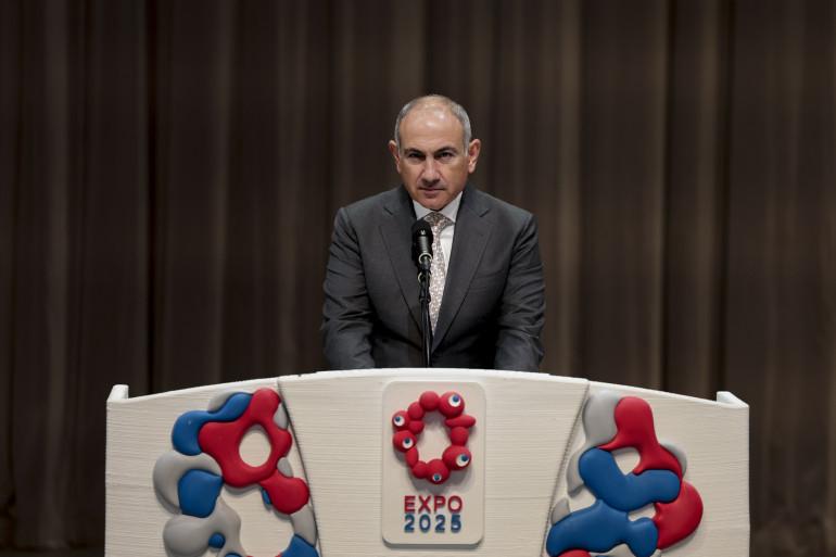 Վարչապետ Նիկոլ Փաշինյանն Օսակայում այցելել է Expo 2025  համաշխարհային ցուցահանդես, որի շրջանակներում տեղի է ունեցել Հայաստանի ազգային օրվան նվիրված միջոցառումը:      Վարչապետը ցուցահանդեսի կազմակերպիչների ուղեկցությամբ նախ շրջայց է կատարել ցուցահանդեսի տաղավարներում, այնուհետև պատվավոր հյուրերի հուշամատյանում կատարել գրառում: Հաջորդիվ տեղի է ունեցել ճապոնական թեյի ավանդական հյուրասիրություն, որին մասնակցել են վարչապետ Նիկոլ Փաշինյանը, հայկական պատվիրակության անդամներն ու Ճապոնիայի արտաքին գործերի խորհրդարան