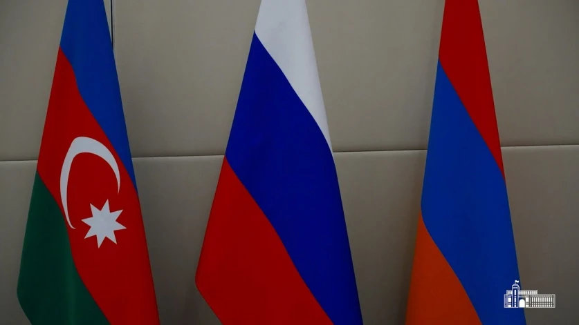 Ադրբեջանա-հայական հարաբերությունների կարգավորումից հետո ռուս-ադրբեջանական հարաբերությունները կրկին կփոխվեն։ Այս մասին «ԱՊԱ» գործակալության հետ զրույցում ասել է  քաղաքական մեկնաբան, ռուս լրագրող Ալեքսանդր Բուդբերգը։    «Իհարկե, Ռուսաստանի և Ադրբեջանի միջև հակասության հիմքում կան այլ խնդիրներ։ Իմ կարծիքով, գլխավոր խնդիրը Ադրբեջանի և Հայաստանի միջև լիակատար խաղաղության հասնելն է և Հարավային Կովկասում տրանսպորտային միջանցք բացելու վերաբերյալ համաձայնագրի կնքումը։ Եթե հիշենք 2020 թվականի նոյեմբերի 9-ի համաձայնագ
