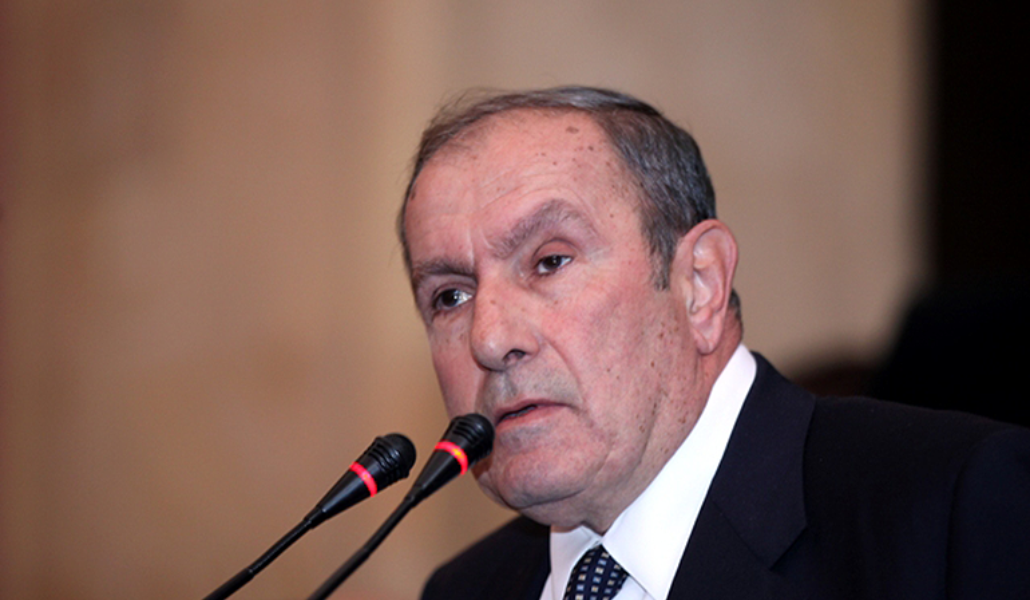 Իլուր-ի հարցին, թե ինչպե՞ս է պատկերացնում «Զանգեզուրի միջանցքի» խնդրի հանգուցալուծումը, ՀՀ Առաջին նախագահը բավարարվեց հետևյալ հակիրճ պատասխանով.  «Միանգամից նշեմ, որ ես կխուսափեի «Զանգեզուրի միջանցք» բնորոշման գործածումից, քանի որ այն որոշակի մտավախություններ է առաջացնում մեր հասարակության ակտիվ շերտերում: Հետևաբար, կարծում եմ, որ դրա փոխարեն ավելի ճիշտ է օգտագործել «Զանգեզուրի տրանսպորտային հանգույց» բնորոշումը:  Զանգեզուրի տրանսպորտային հանգույցի վերահսկողությունը, բնականաբար, սուվերեն իրավունքի ուժով, պե