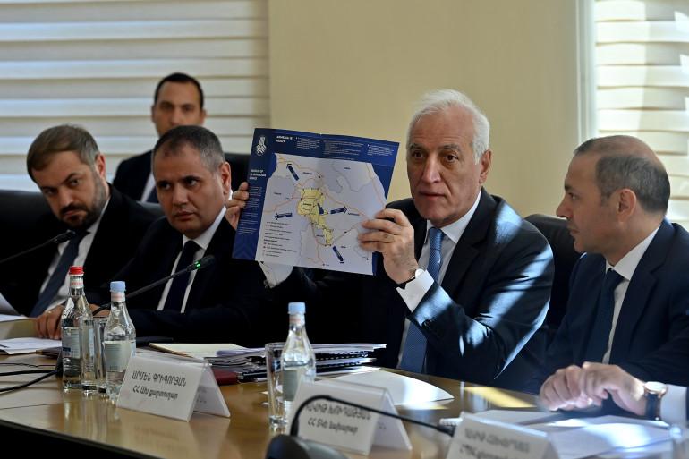 Հանրապետության նախագահ Վահագն Խաչատուրյանը մասնակցել է Հայաստանի պետական տնտեսագիտական համալսարանում կազմակերպված «Հայաստանի տրանսպորտային լոգիստիկայի համայնապատկերը խորագրով» կլոր սեղան քննարկմանը: