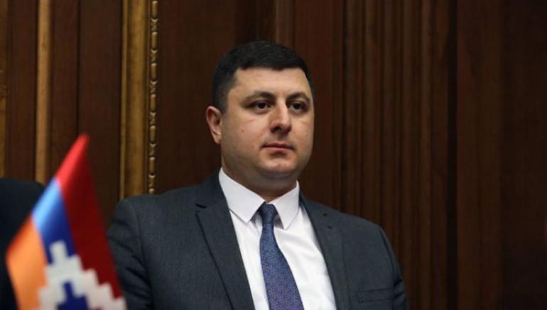 44-օրյա պատերազմից 5 տարի է անցել և որևէ քաղաքական պատասխանատու բանտում չէ: Այս մասին ֆեյսբուքյան էջում գրել է ԱԺ «Պատիվ ունեմ» խմբակցության քարտուղար Տիգրան Աբրահամյանը։   «Սակայն անազատության մեջ են նույն այդ պատերազմում նահատակված նվիրյալների ծնողները, ընտանիքի անդամները, որոնց պայքարն այս տարիներին պատերազմի հանգամանքների բացահայտման և որդիների ճակատագրի հստակեցման ուղղությամբ է:  Արսեն Ղուկասյանն, ով առողջական լրջագույն խնդիրներ ունի, բանտում է, իսկ դատախազությունը, որը կարող էր այդ չարաբաստիկ որոշումը