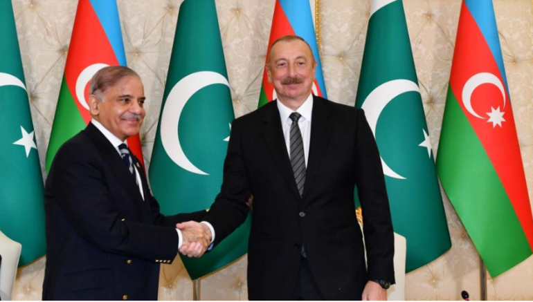 Պակիստանի վարչապետ Մոհամմադ Շահբազ Շարիֆը կայցելի Ադրբեջան և կմասնակցի «հաղթանակի» օրվա շքերթին, հայտարարել է Պակիստանի Իսլամական Հանրապետության Սենատի նախագահ Սեյեդ Յուսուֆ Ռազա Գիլանին՝ APA-ի փոխանցմամբ:   «Պակիստանը բարձր մակարդակով կմասնակցի նոյեմբերի 8-ին կայանալիք «հաղթանակի» շքերթին, քանի որ մեր հարաբերությունները Ադրբեջանի հետ աննախադեպ են», - նշել է Սենատի նախագահը։