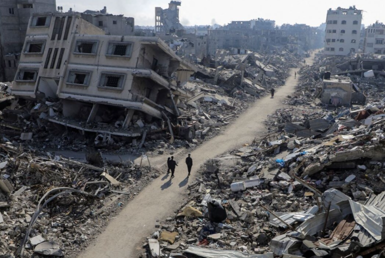 Իսրայելի բանակը ծանր հրետանային զենքերով թիրախավորել է Գազա քաղաքի արևելքում գտնվող Շուջաիյա և Թուֆֆահ թաղամասերը՝ միևնույն ժամանակ շարունակելով բնակելի շենքերի քանդման գործողություններ իրականացրել։ «Արմենպրես»-ի փոխանցմամբ՝ այս մասին հայտնում է Al Jazeera-ն։   Բացի այդ, Խան Յունիս քաղաքի արևելյան շրջանները հոկտեմբերի 30-ից ի վեր ենթարկվել են ծանր հրետանային հարվածների և իսրայելական ուղղաթիռների կողմից անդադար ռմբակոծման։  Իսրայելական ուժերը նաև հարձակվել են Արևմտյան ափի փախստականների ճամբարների վրա, խուզար