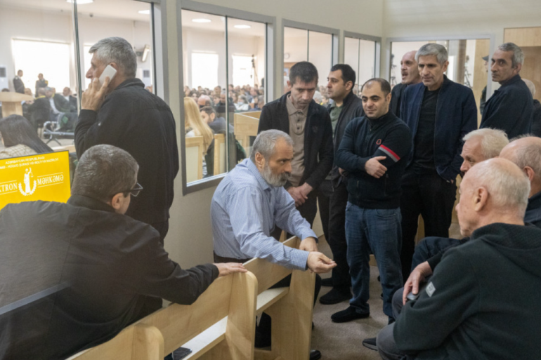 Քանի որ այսօր Հայաստանում չունենք անկախ երկրին վայել կառավարություն, ստիպված մենք պիտի պատասխանենք Հայաստանին ու Արցախյան շարժմանն ուղղված Բաքվի մեղադրանքներին: Այս մասին ֆեյսբուքյան իր էջում գրել է ՀԱԿ փոխնախագահ Լևոն Զուրաբյանը։   «Արցախյան շարժման վերաբերյալ Բաքվի տխրառչակ ֆարսային «դատավարության» ընթացքում հնչող հայտարարությունների կապակցությամբ վերահաստատում ենք հունվարի 19-ին արված մեր հայտարարության բոլոր գնահատականները:  Մենք մեր անվերապահ աջակցությունն ենք հայտնում Արցախի նախկին ղեկավարներ՝ նախագահ