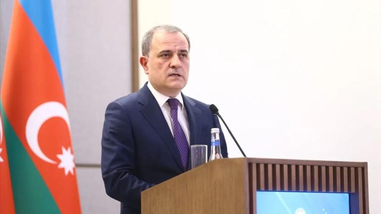 2025 թվականին Ադրբեջանի և Հայաստանի միջև խաղաղության գործընթացում զգալի առաջընթաց է գրանցվել, հայտարարել է Ադրբեջանի արտգործնախարար Ջեյհուն Բայրամովը՝ ադրբեջանական լրատվամիջոցների փոխանցմամբ։  Նրա խոսքով՝ Ադրբեջանը երկրի նախագահի ղեկավարությամբ 2025 թվականին ակտիվ արտաքին քաղաքականություն է վարել։  «Ադրբեջանն ամրապնդեց իր դիրքերը միջազգային ասպարեզում և ընդլայնեց իր դիվանագիտական ​​ներկայությունը: 2025 թվականին խաղաղ գործընթացում մեծ առաջընթաց է գրանցվել»,- նշել է նա։  Բայրամովն ընդգծել է, որ Ադրբեջանի ջանք