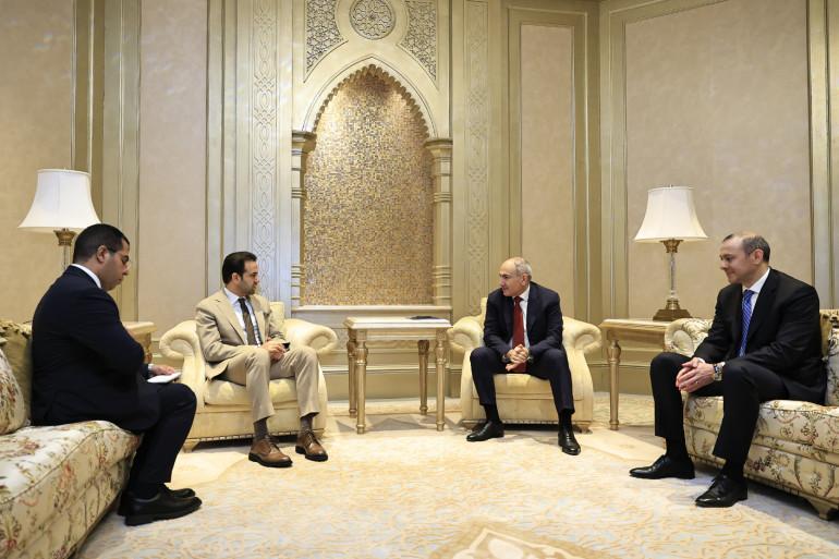 Աբու Դաբիում աշխատանքային այցի շրջանակում ՀՀ վարչապետ Նիկոլ Փաշինյանը հանդիպում է ունեցել «Զայեդ» մարդկային եղբայրության մրցանակի գլխավոր քարտուղար Մուհամմադ Աբդելսալամի հետ։ Այս մասին հայտնում են ՀՀ կառավարությունից:   Մուհամմադ Աբդելսալամը շնորհակալություն է հայտնել վարչապետին հրավերն ընդունելու և այսօր կայանալիք «Զայեդ» մարդկային եղբայրության մրցանակաբաշխությանը մասնակցելու համար՝ կարևորելով նրա ներկայությունը միջոցառմանը։  Կողմերը վստահություն են հայտնել, որ Հայաստանի Հանրապետության վարչապետի և Ադրբեջան