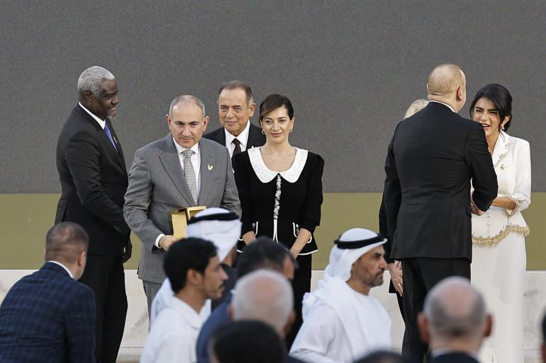 Հայաստանի Հանրապետության վարչապետ Նիկոլ Փաշինյանը տիկնոջ՝ Աննա Հակոբյանի հետ Աբու Դաբիում մասնակցել է «Զայեդ» մարդկային եղբայրության 2026 մրցանակաբաշխությանը։   Միջոցառմանը մասնակցել են նաև Արաբական Միացյալ Էմիրությունների նախագահ Շեյխ Մուհամմադ բին Զայեդ Ալ Նահյանը, Ադրբեջանի նախագահ Իլհամ Ալիևը, «Զայեդ» մարդկային եղբայրության մրցանակի գլխավոր քարտուղար Մուհամմադ Աբդելսալամը, Եվրոպական խորհրդի նախկին նախագահ և Բելգիայի նախկին վարչապետ Շառլ Միշելը, Սուրբ Աթոռի մշակույթի և կրթության դեպարտամենտի պրոֆեկտ Նորի