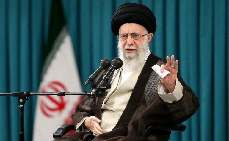 Խամենեին։  Նա նաև հայտարարել է, որ ԱՄՆ նախագահ Դոնալդ Թրամփին չի հաջողվի կործանել Իրանի Իսլամական Հանրապետությունը։