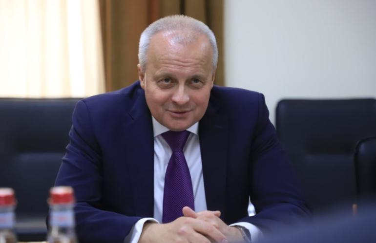 Հայաստանի մերձեցումը Արևմուտքի հետ նոր մարտահրավերներ է ստեղծում Մոսկվա-Երևան հարաբերությունների համար։ Այս մասին հայտարարել է Հայաստանում ՌԴ դեսպան Սերգեյ Կոպիրկինը, փոխանցում է Սպուտնիկ Արմենիան:   Դիվանագետը նշել է, որ Հայաստանն իր արտաքին քաղաքական կապերի առումով լայն դիվերսիֆիկացման քաղաքականություն է վարում, և այդ քաղաքականության նշանակալի տարրը Արևմտյան երկրների, ԵՄ-ի և ԱՄՆ-ի հետ մերձեցումն է։  «Մենք գիտենք, որ ԵՄ-ն այժմ թշնամական քաղաքականություն է վարում Ռուսաստանի Դաշնության նկատմամբ և, ընդհանուր 