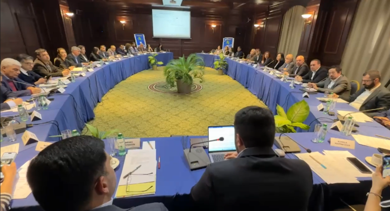 Միաժամանակ ակնհայտ է, որ նման ձևաչափերի արդյունավետությունը կախված է ոչ միայն քննարկումներից, այլ նաև քաղաքական մակարդակում իրականացվող փոխադարձ, ոչ թե միակողմանի քայլերից։ 