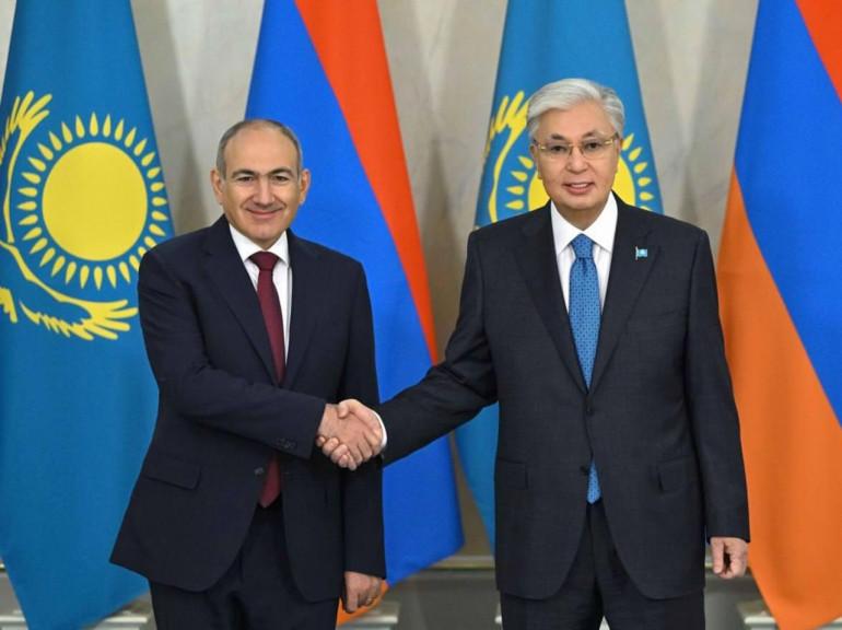 Վարչապետ Նիկոլ Փաշինյանը շնորհավորական ուղերձ է հղել  Ղազախստանի Հանրապետության նախագահ Կասիմ-Ժոմարտ Տոկաևին՝ սահմանադրական հանրաքվեի հաջող անցկացման առիթով:  Ուղերձում նշված է.  «Ընդունեք իմ անկեղծ շնորհավորանքները սահմանադրական հանրաքվեի հաջող անցկացման առիթով, որը հիմնարար քայլ է Ձեր կողմից հռչակված «Արդար Ղազախստանի» կառուցման ուղղությամբ:  Համաժողովրդական քվեարկության արդյունքներով վերստին դրսևորվեց Ղազախստանի Հանրապետության քաղաքացիների պատասխանատու վերաբերմունքը՝ օրենքի գերակայության պայմաններում երկ