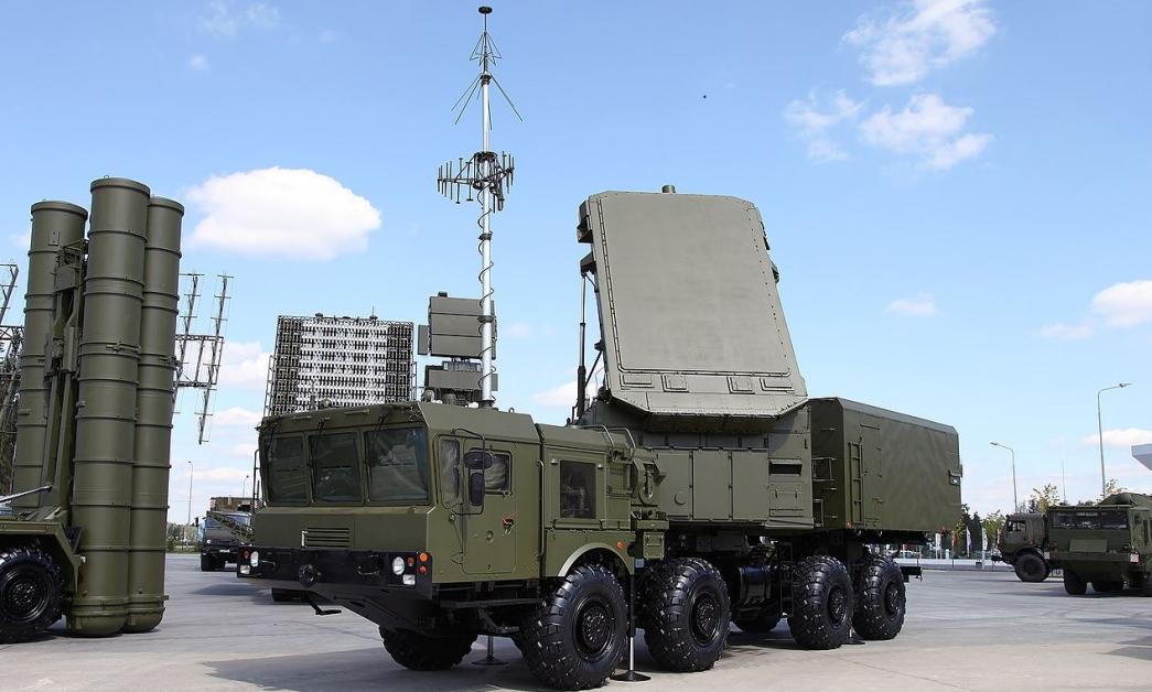 Սաուդյան Արաբիան, Արաբական Միացյալ Էմիրությունները և Կատարը բանակցություններ են վարում Հարավային Կորեաի հետ՝ հակաօդային պաշտպանության համակարգերի ձեռքբերման շուրջ։  Ինչպես հաղորդում է The Wall Street Journal-ը, արաբական երկրների այս քայլը պայմանավորված է ամերիկյան արտադրության զենիթային հրթիռների պաշարների զգալի նվազմամբ, ինչը նրանց ստիպում է որոնել նոր մատակարարներ։  Ռազմական պաշարների կրճատումը կապված է Իրանի կողմից արձակված անօդաչու թռչող սարքերի և հրթիռների դեմ իրականացված ակտիվ պաշտպանական գործողությու