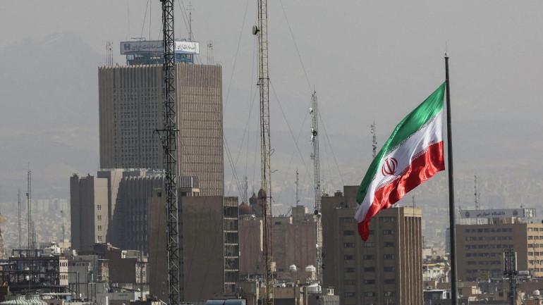 Իրանը լիովին պատրաստ է ԱՄՆ-ի և Իսրայելի հետ պատերազմի հնարավոր վերսկսմանը, եթե Իսլամաբադում բանակցությունները չսկսվեն։ Այս մասին հայտնել է Tasnim գործակալությունը։  Tasnim-ի թղթակցի տեղեկությունների համաձայն՝ հաշվի առնելով համաձայնեցված հրադադարի ժամկետի վերջին ժամերի մոտենալը և այն փաստը, որ ամերիկյան պահանջներն ու ծովային շրջափակման հայտարարումը խոչընդոտել են վերսկսվող բանակցությունների ձևավորմանը, Իրանը լիովին պատրաստ է պատերազմի վերսկսման հնարավորությանը և նաև նոր անակնկալներ է պատրաստել մարտերի պոտենցի