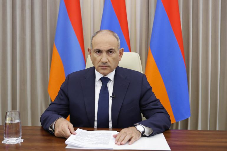 Հայաստանը ողջունում է ԱՄՆ-ի և Իրանի միջև կայացված կարևորագույն որոշումը՝ դադարեցնել բոլոր ռազմական գործողությունները։ Այս մասին X-ի իր էջում գրել է Նիկոլ Փաշինյանը։   ՀՀ վարչապետը բարձր է գնահատել նաև գործադրված միջնորդական ջանքերը, այդ թվում՝ Պակիստանի կողմից իրականացված առաքելությունը։  «Մենք նաև բարձր ենք գնահատում միջնորդական ջանքերը, այդ թվում՝ Պակիստանի կողմից գործադրված, և հաստատակամորեն հավատում ենք, որ դիվանագիտությունը պետք է գերակայի՝ բոլոր չլուծված հարցերը կարգավորելու և Մերձավոր Արևելքում խաղաղ