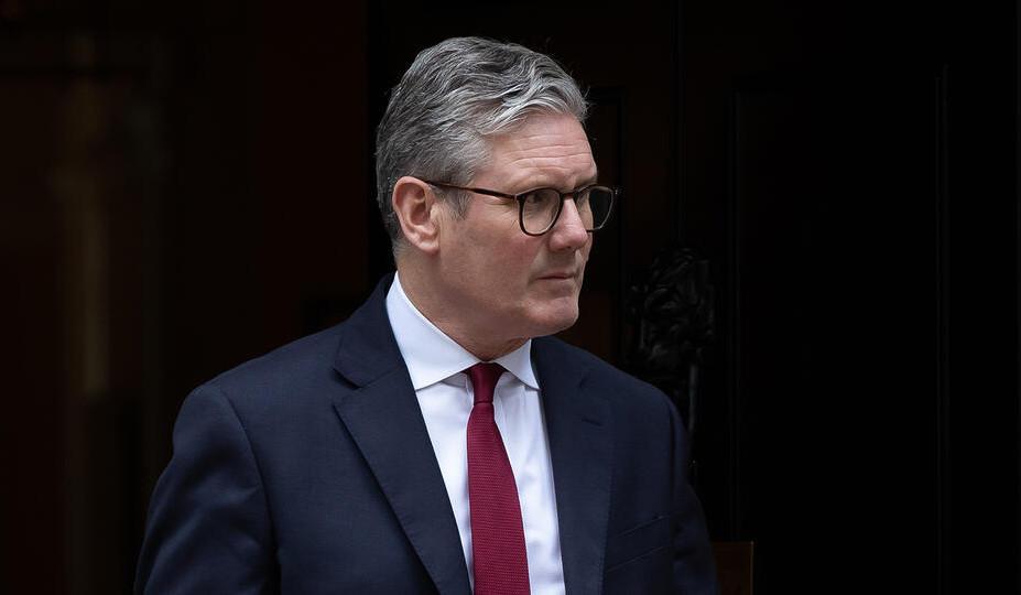 Մեծ Բրիտանիայի վարչապետ Քիր Սթարմերը հայտարարել է, որ Մերձավոր Արևելքում հրադադարը «շատ փխրուն է», գրում է The Guardian պարբերականը։  «Հրադադարը պետք է տարածվի նաև Լիբանանի վրա։ Իսրայելի հարվածներն անընդունելի են»,- ասել է նա։  Նա հավելել է, որ Հորմուզի նեղուցը վերաբացելու և կայուն հրադադար հաստատելու համար դեռ շատ անելիք կա։ «Նավագնացությամբ զբաղվող ընկերությունները նավեր չեն ուղարկի Հորմուզի նեղուցով, մինչև դա անվտանգ չլինի»,- շեշտել է Սթարմերը։  Նա հաստատել է, որ Մեծ Բրիտանիան և Ֆրանսիան այդ հարցի շուրջ 